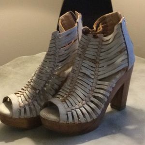 Gorgeous Sbicca White Leather Yani Heel